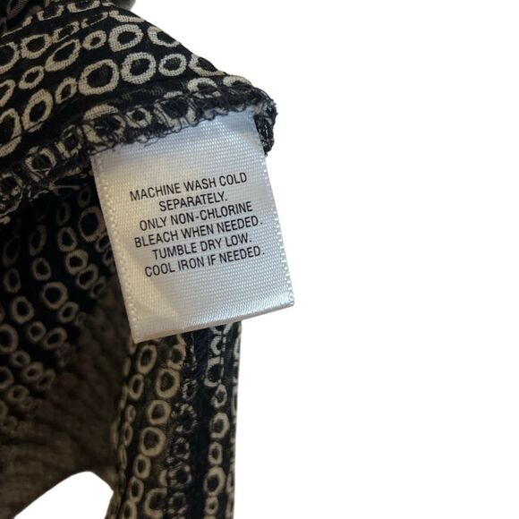 Covington Geometric Button Front Ruffle Neck Short Sleeve Blouse Black White 20W - Picture 7 of 8